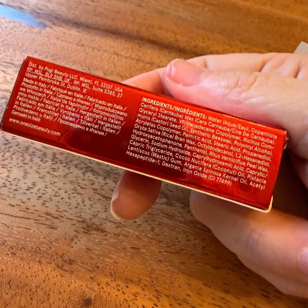 ONE/SIZE Fantasize Mascara in Vibrant Red